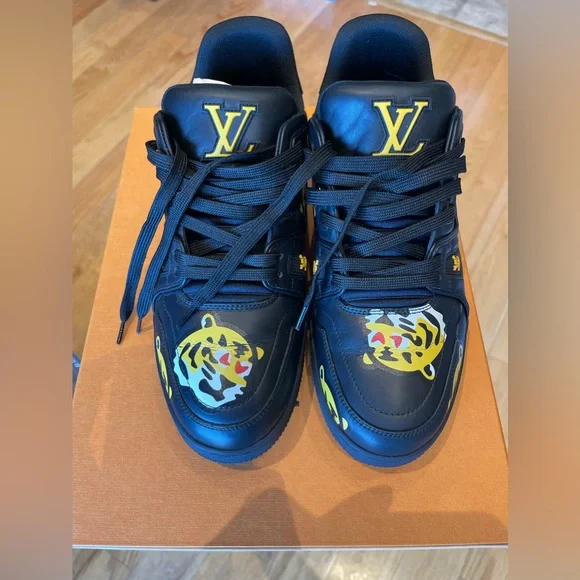 LOUIS VUITTON NIGO LOW TOP BLACK LEATHER SNEAKERS LV TRAINER - Picture 1 of 2